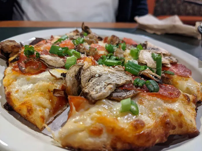 Round Table Pizza Picture 6