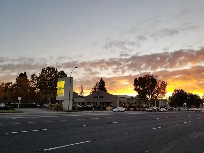 Round Table Pizza Picture 3