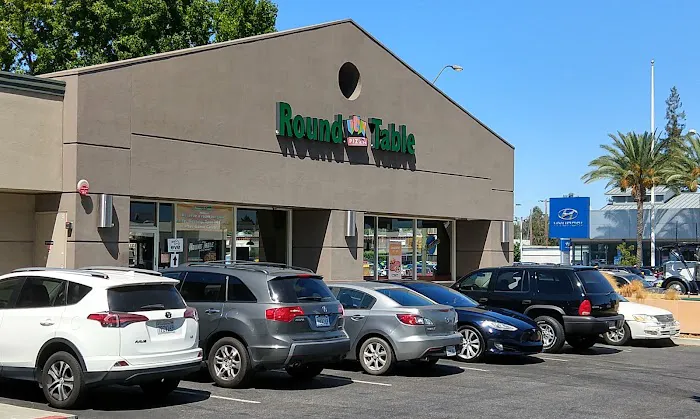 Round Table Pizza Picture 1