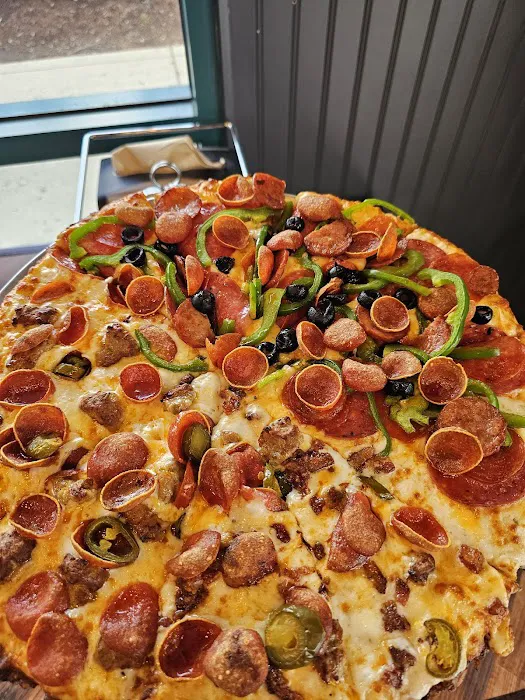 Round Table Pizza Picture 7