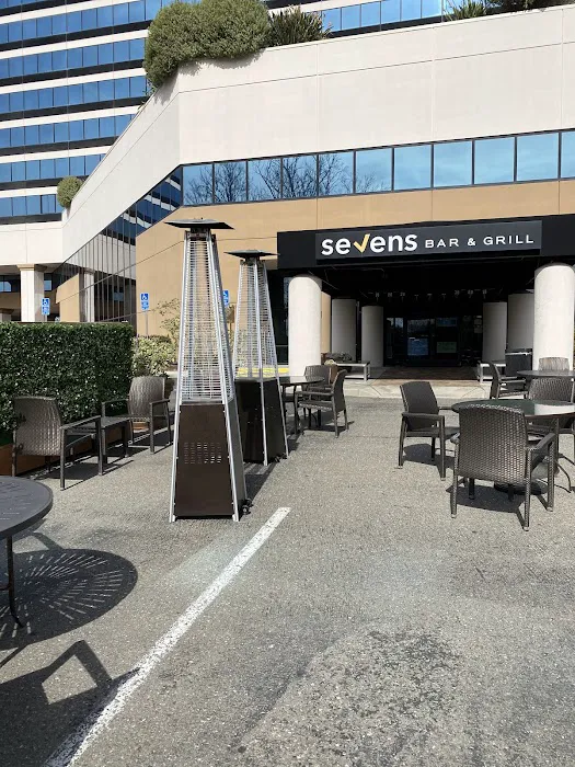 Sevens Bar & Grill Picture 1