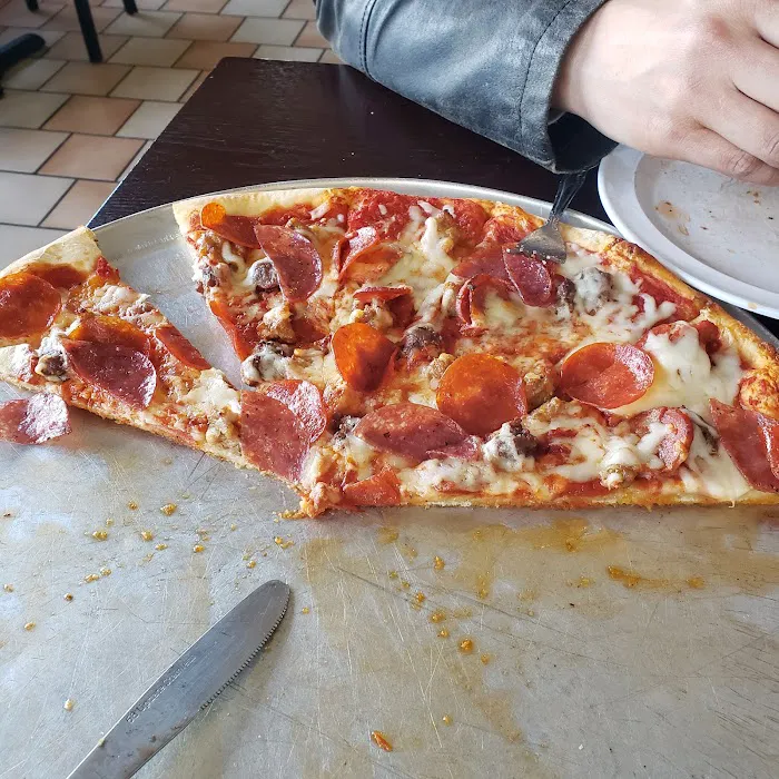 Tony Di Maggio’s Pizza Picture 4
