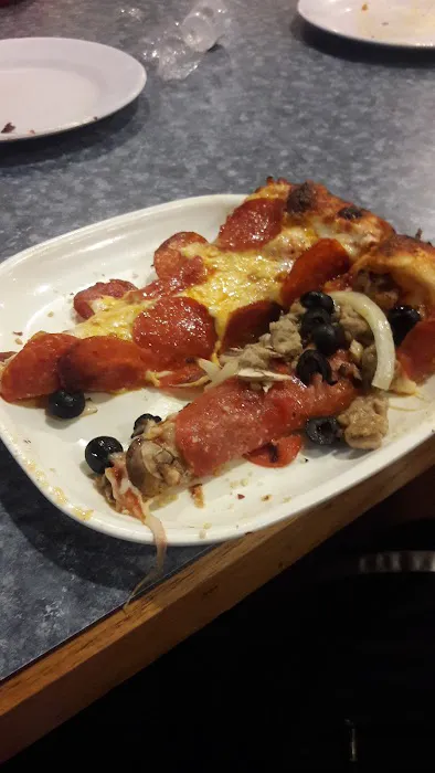 Round Table Pizza Picture 2