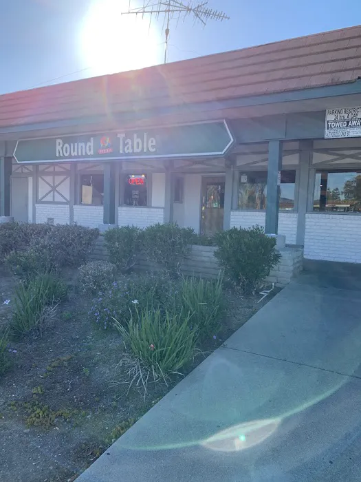 Round Table Pizza Picture 6