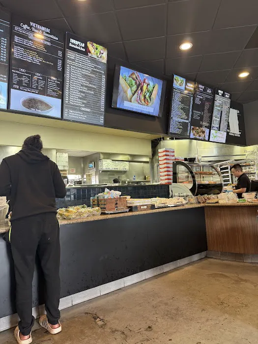 Lee's Sandwiches Picture 9