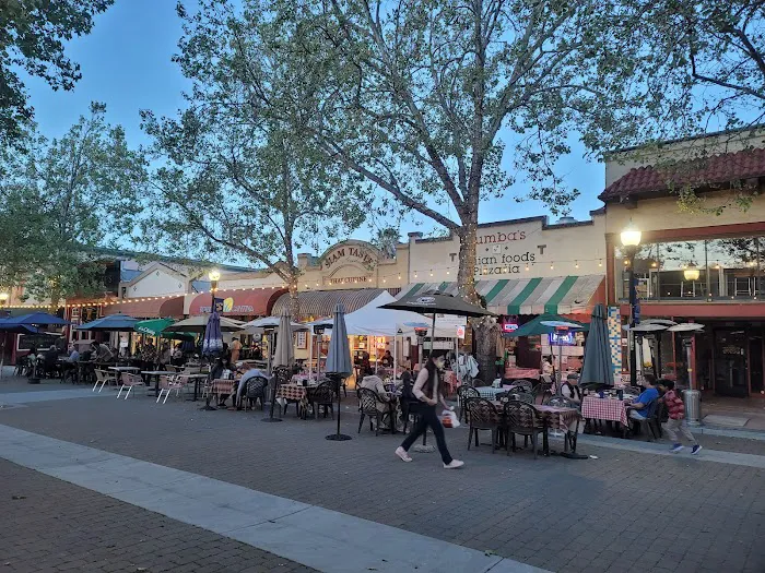 Gumba's Italian Restaurant Picture 5