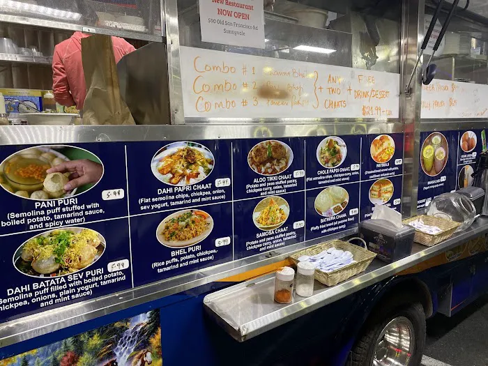 Delhiwala Chaat Restaurant Picture 8