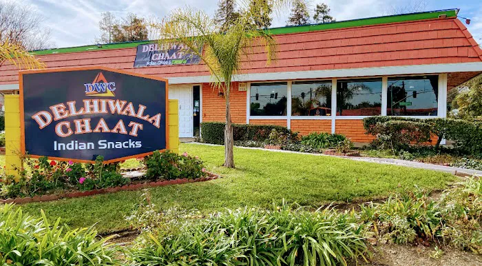 Delhiwala Chaat Restaurant Picture 1