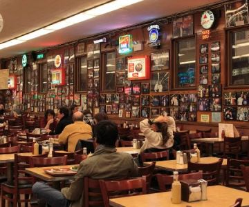 Best 24/7 Fast Food Chains Offering Midnight Meals and Late-Night Snacks