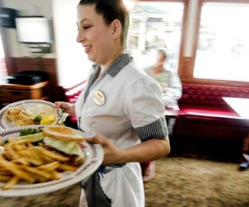 Top Restaurants That Serve All-Night Diner Classics and Comfort Food