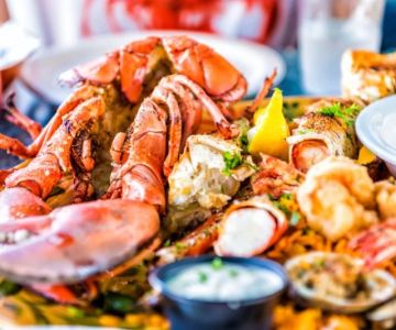 Top Restaurants Open Late Near Me That Serve Signature Seafood Dishes