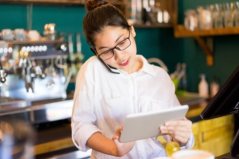 How Restaurants Are Using Technology to Stay Open Later & Serve More Customers