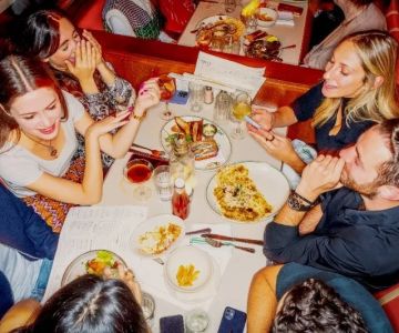 Best Restaurants for Late-Night Dining with Friends and Family