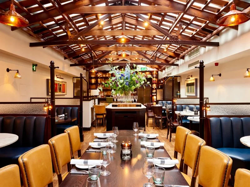 Where to Find Late-Night Pubs and Casual Dining Restaurants in Your Area