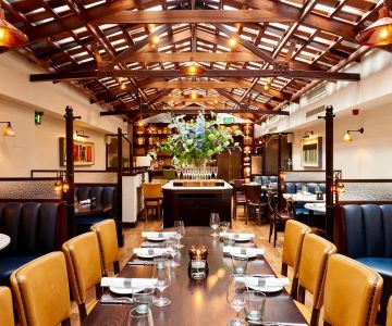 Where to Find Late-Night Pubs and Casual Dining Restaurants in Your Area