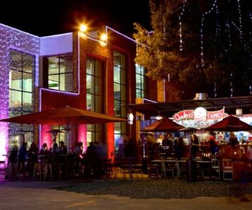 Why Restaurants Are Offering Late Happy Hours for Night Owls and How They Benefit