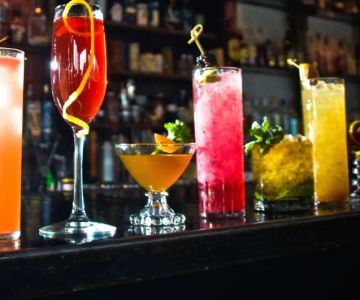 Exploring the Cocktail Culture: Best Late-Night Bars & Restaurants with Great Drinks | Restaurant Locator