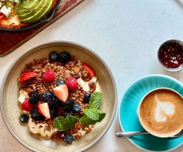 Guide to Finding Vegan & Vegetarian Restaurants Open Late in Urban Areas