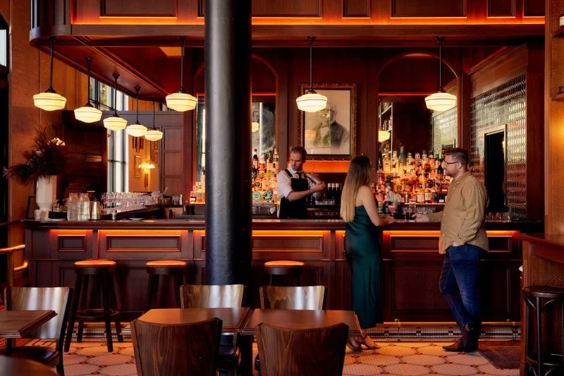 The Top Restaurants for Late-Night Dining That Offer Full Bar Services