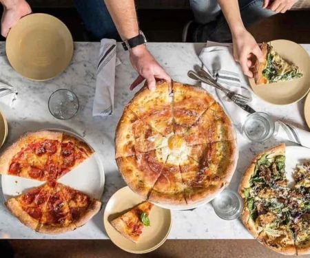 The Best Pizza Restaurants Open Late Near Me for a Midnight Snack