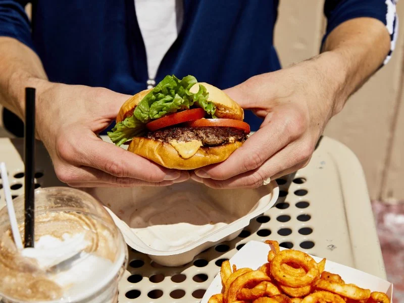 How to Find Late-Night Dining Spots That Serve Classic American Burgers