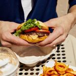 How to Find Late-Night Dining Spots That Serve Classic American Burgers