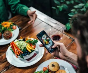 How to Use Social Media to Find Restaurants Open Near Me Before They Go Viral