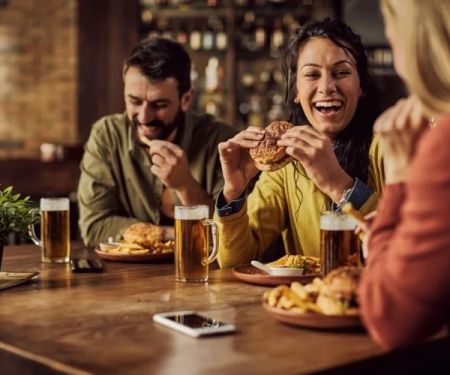 How Restaurant Hours Are Shifting to Accommodate Late-Night Dining Preferences