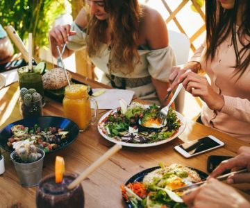 Why Healthy-Eating Restaurants Are Shifting to Round-the-Clock Options
