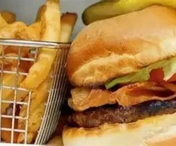 The Best 24/7 Diners That Offer Everything from Burgers to Breakfast All Day