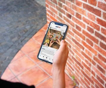 How to Read Restaurant Reviews to Determine if the Place Is Actually Open Now