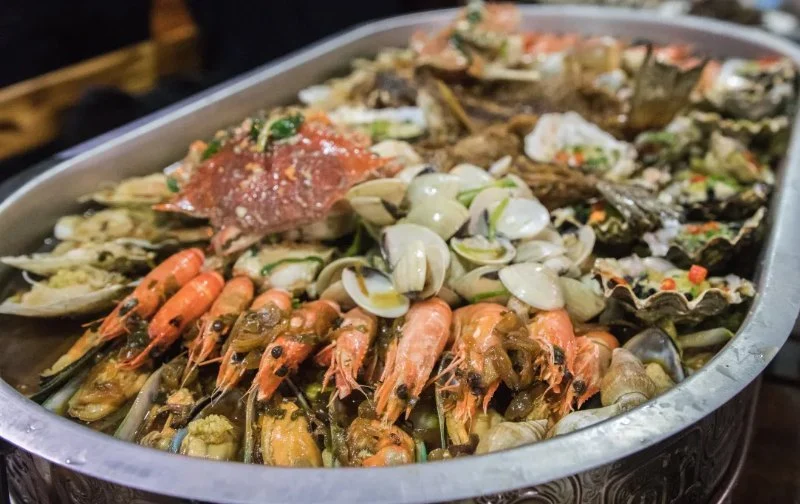 Top Restaurants Open Late Near Me That Serve Signature Seafood Dishes