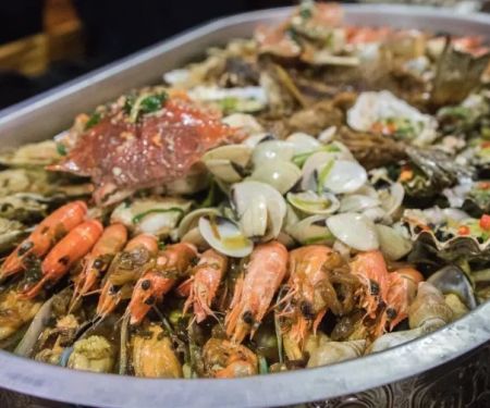 Top Restaurants Open Late Near Me That Serve Signature Seafood Dishes