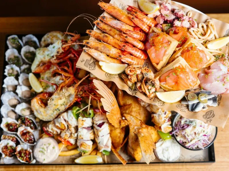 Best Places for Midnight Seafood Platters, Oysters, and Lobster Dishes