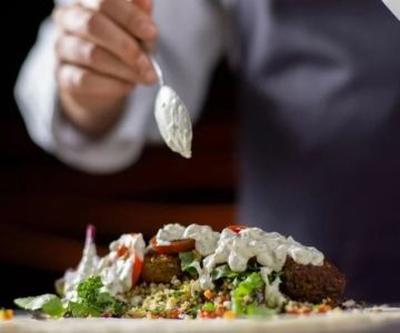 Late-Night Dining: The Rise of Plant-Based Options at Restaurants Open After Hours