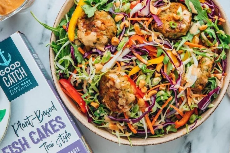 Plant-Based Seafood Dining at Restaurants Outlasting Traditional Hours