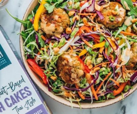 Plant-Based Seafood Dining at Restaurants Outlasting Traditional Hours