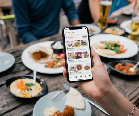 Why Restaurant Locator Platforms Are Essential for Travelers Visiting New Cities