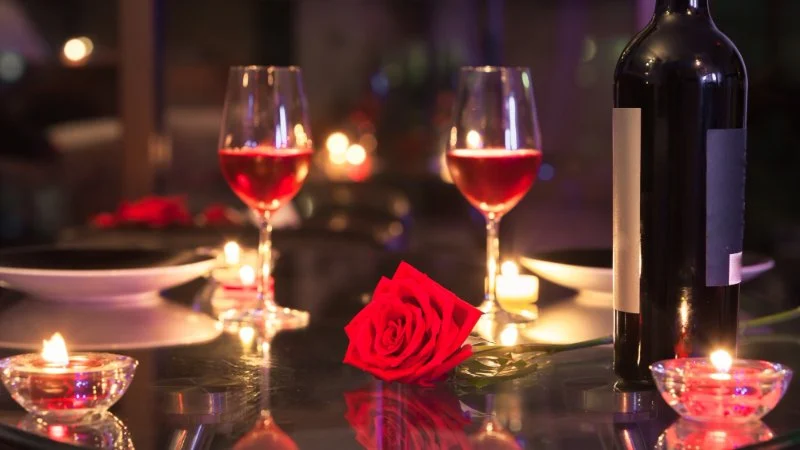 Date-Night Picks: Restaurants with Romantic Ambience and Late Service