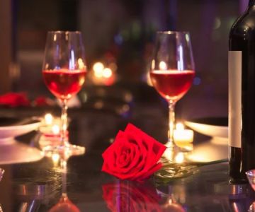 Date-Night Picks: Restaurants with Romantic Ambience and Late Service