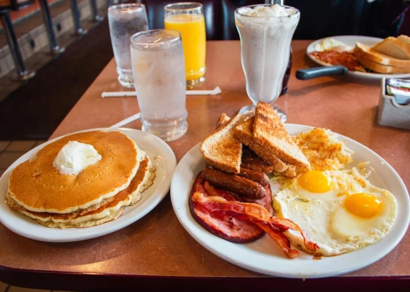 Top 15 Breakfast Restaurants Open Before 8 AM in Major U.S. Cities