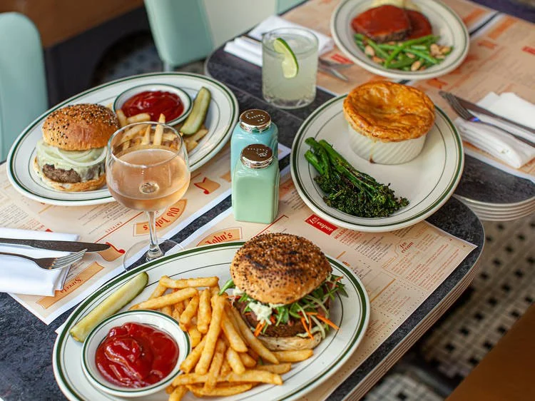 Top Local Diner Spots in the US Worth Visiting Today