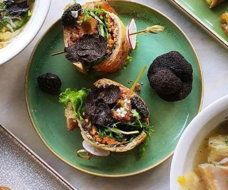 Effortless Dining: Restaurants That Don’t Try Too Hard but Still Impress