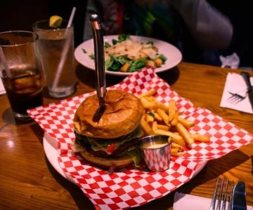 Late Night Food Near Me Open That Still Feels Like Dinner