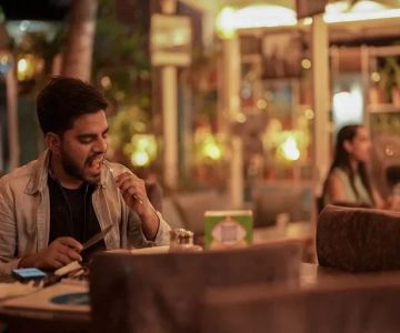 What Makes Some Restaurants Stand Out Late at Night