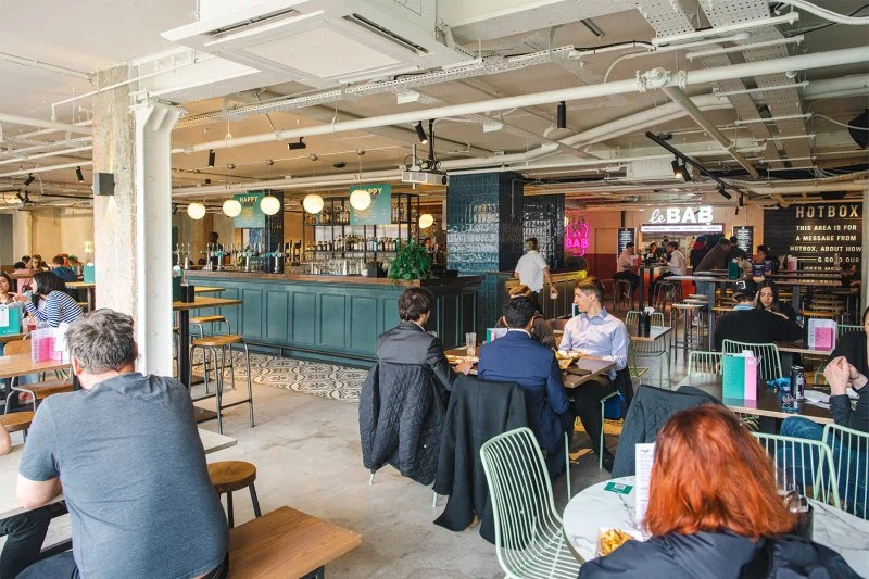 Lunch Spots That Keep Things Moving Fast in Busy Cities