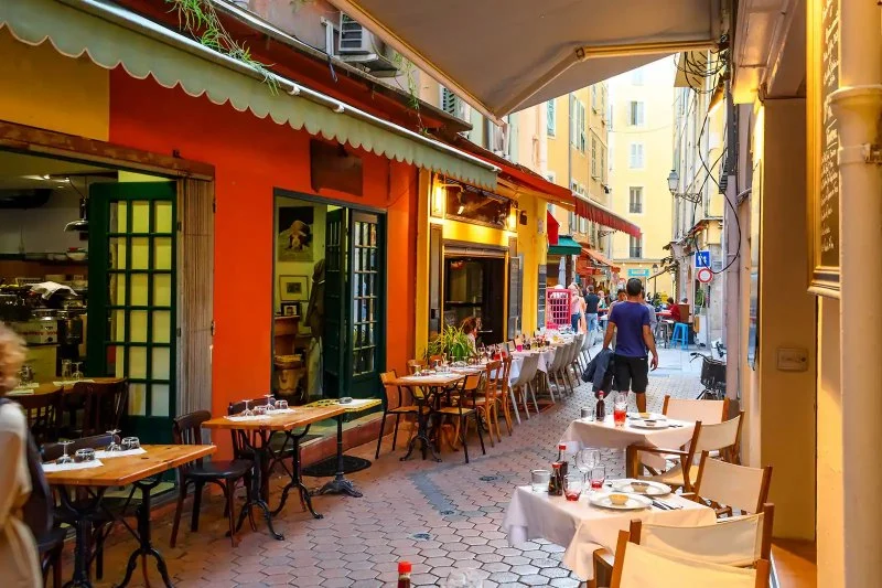 Restaurants Where You Can Sit, Eat, and Relax: A Comfort Dining Guide