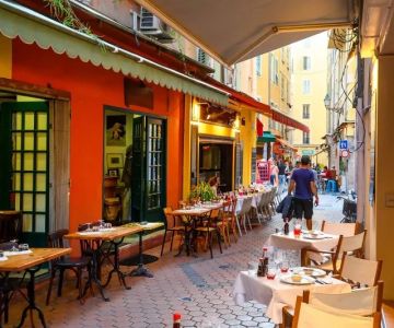 Restaurants Where You Can Sit, Eat, and Relax: A Comfort Dining Guide