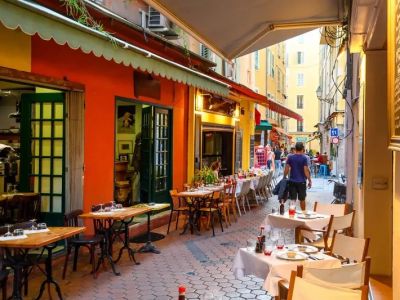 Restaurants Where You Can Sit, Eat, and Relax: A Comfort Dining Guide